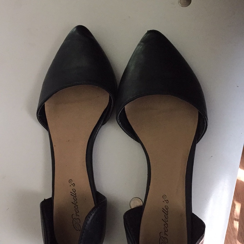 Pointed toe flats barely worn